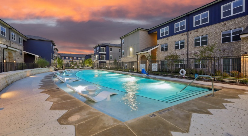 Relaxing Swimming Pool 